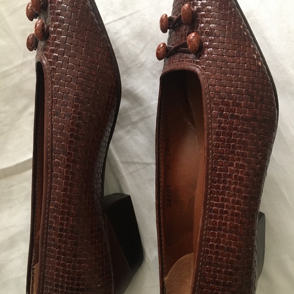 Vintage Mario Valentino shoes - like new woven - Picture 2 of 3